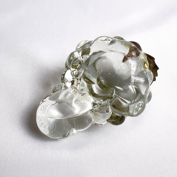 Clear Glass Grapes Sculpture Brass Leaf Mid-Century Modern Vintage Paperweight - Picture 6 of 10